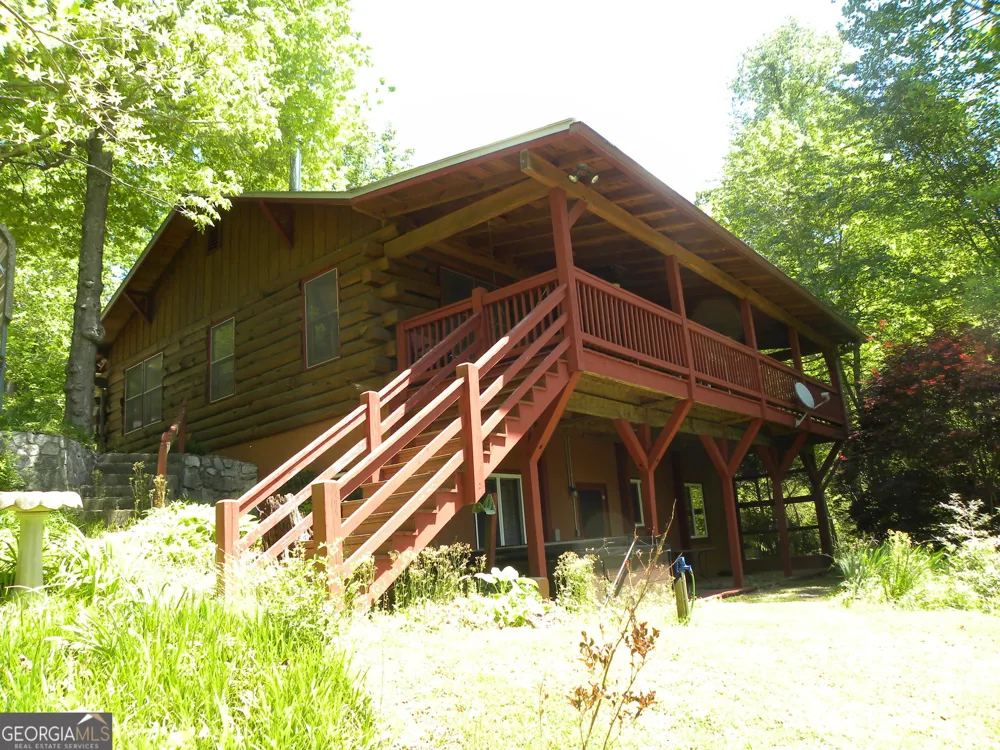 153 Will Zoellner LN Mountain City, GA 30525