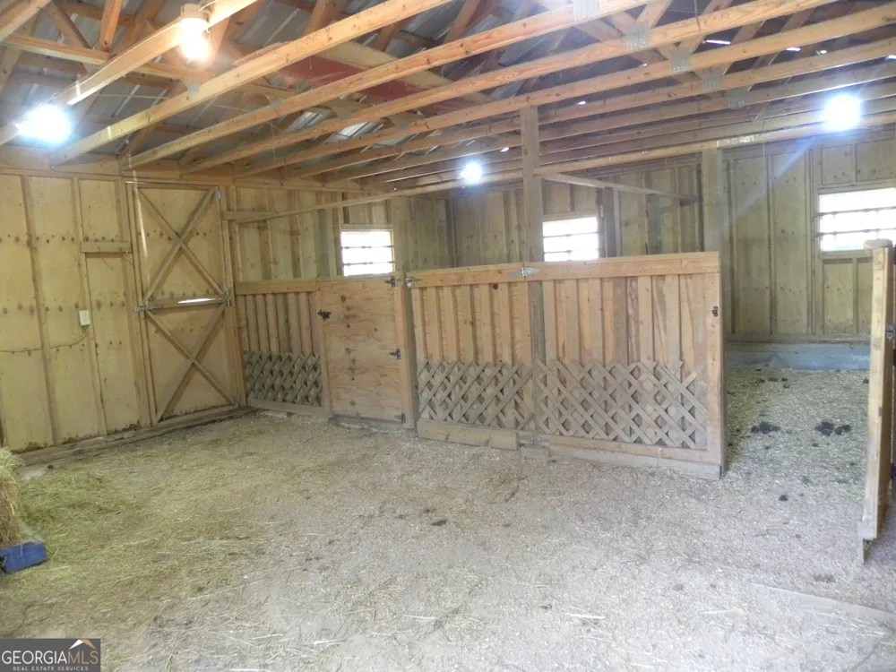 153 Will Zoellner LN Mountain City, GA 30525