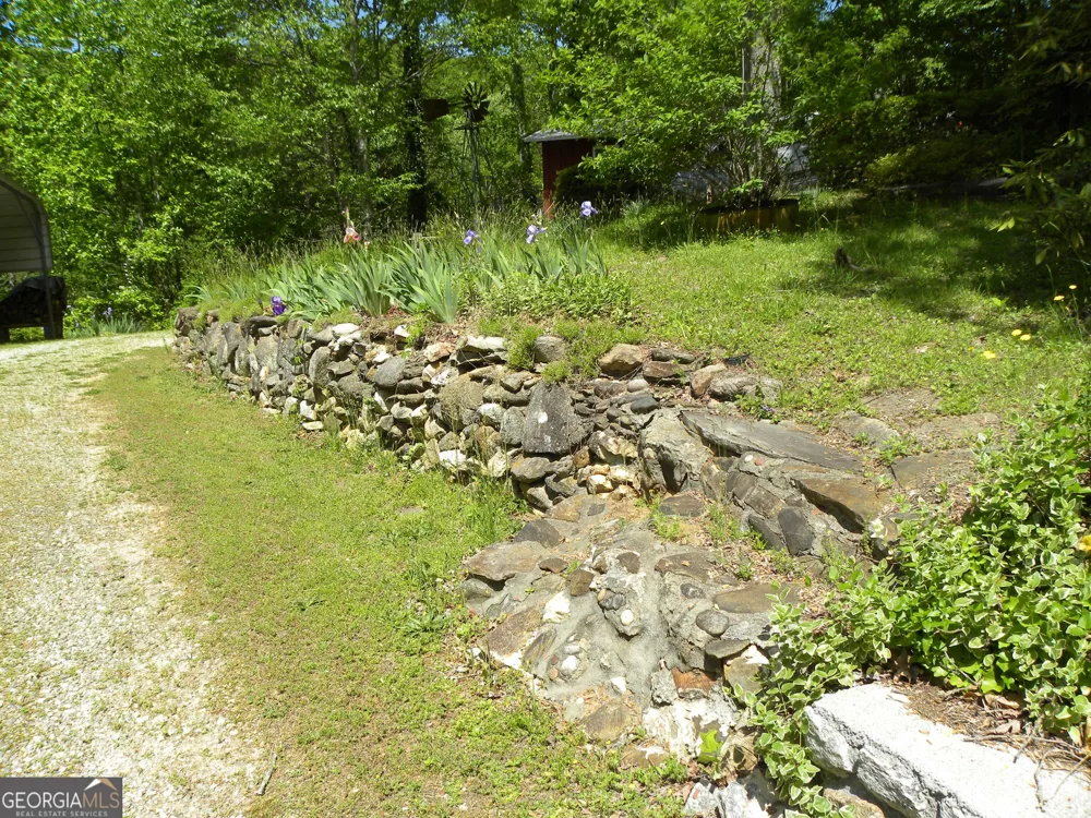 153 Will Zoellner LN Mountain City, GA 30525