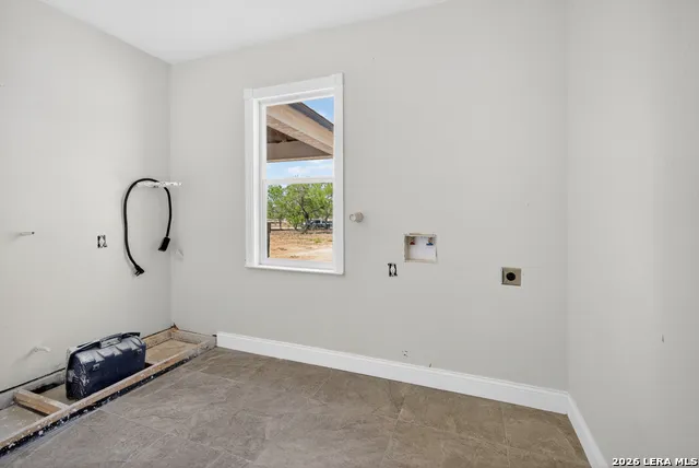 510 HIGH MDW Lytle, TX 78052