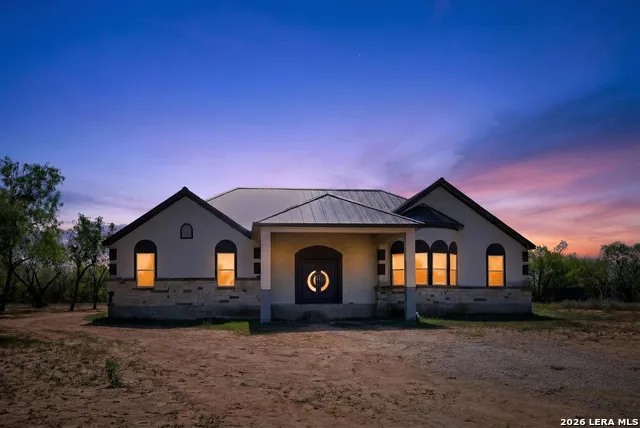 510 HIGH MDW Lytle, TX 78052