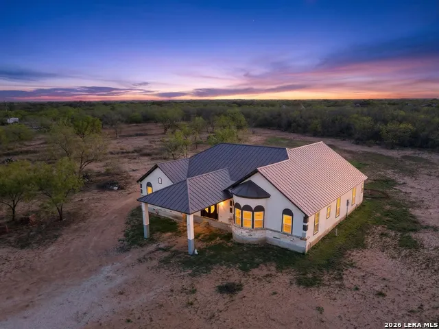 510 HIGH MDW Lytle, TX 78052