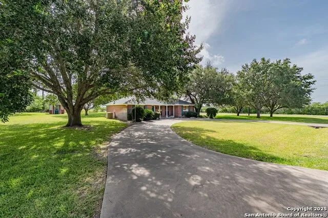 10416 7TH ST Pettus, TX 78146