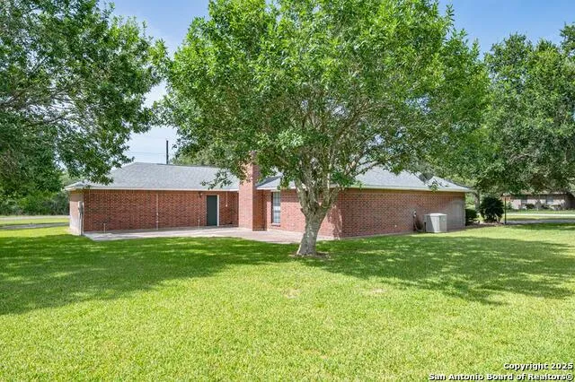 10416 7TH ST Pettus, TX 78146