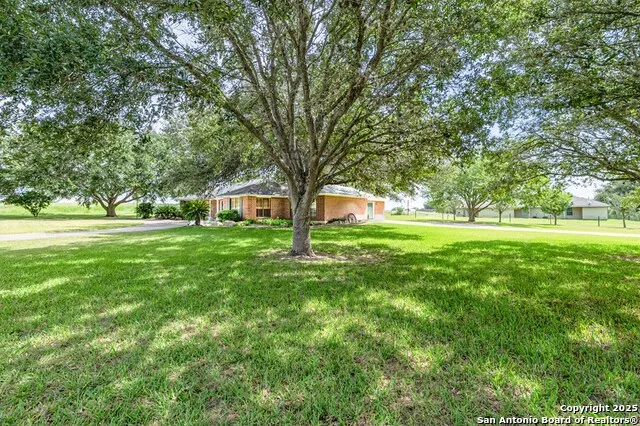 10416 7TH ST Pettus, TX 78146