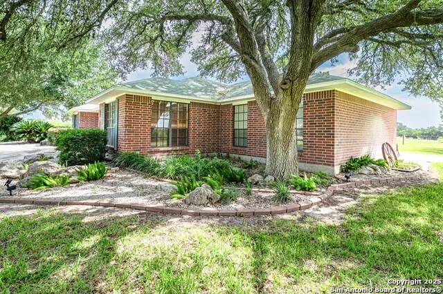 10416 7TH ST Pettus, TX 78146