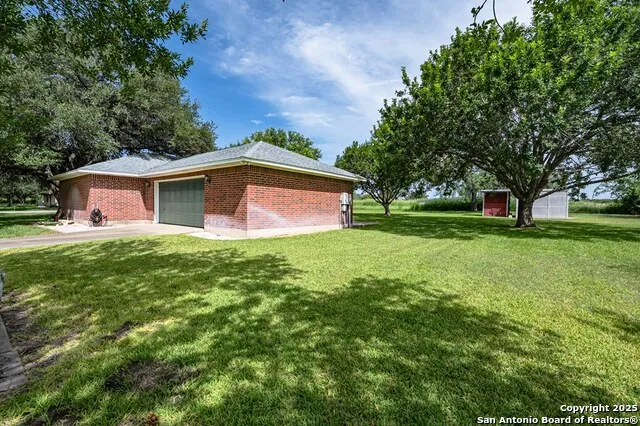 10416 7TH ST Pettus, TX 78146