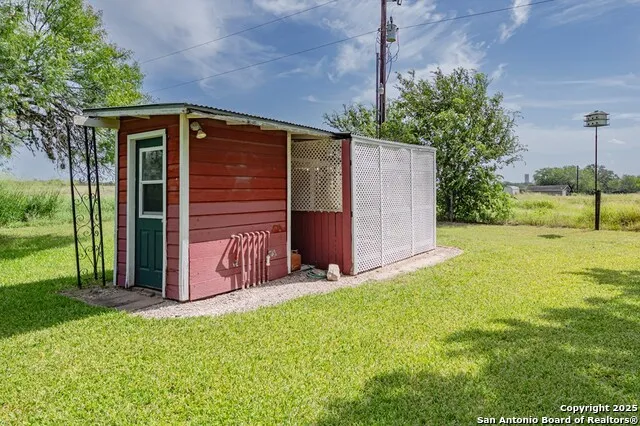 10416 7TH ST Pettus, TX 78146