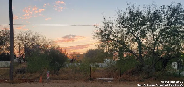 403 S Front Cotulla, TX 78014