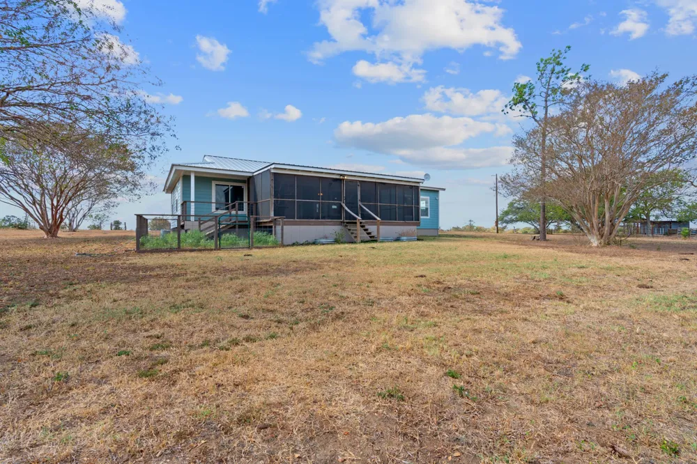154 Caracara Lane Dale, TX 78616