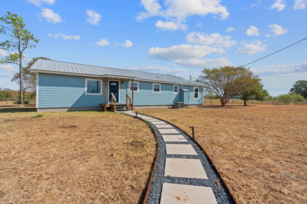 154 Caracara Lane Dale, TX 78616