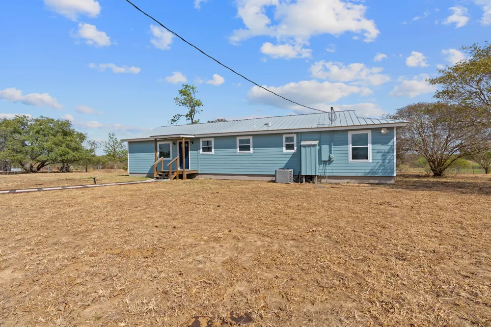 154 Caracara Lane Dale, TX 78616