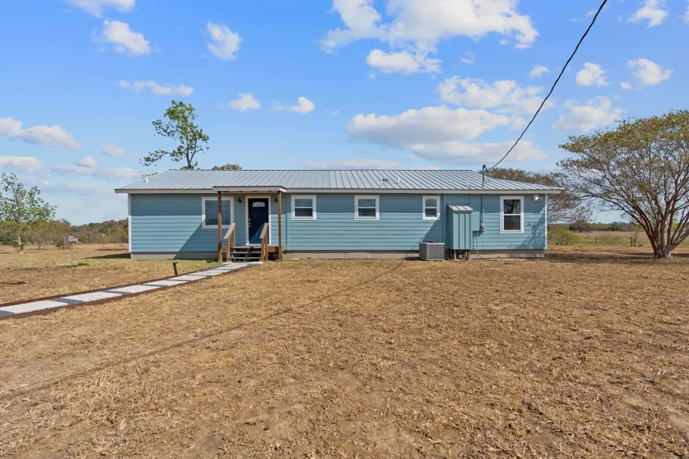 154 Caracara Lane Dale, TX 78616