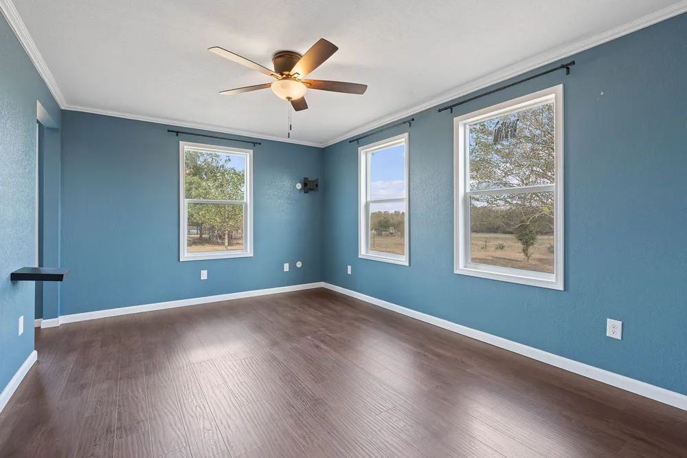 154 Caracara Lane Dale, TX 78616