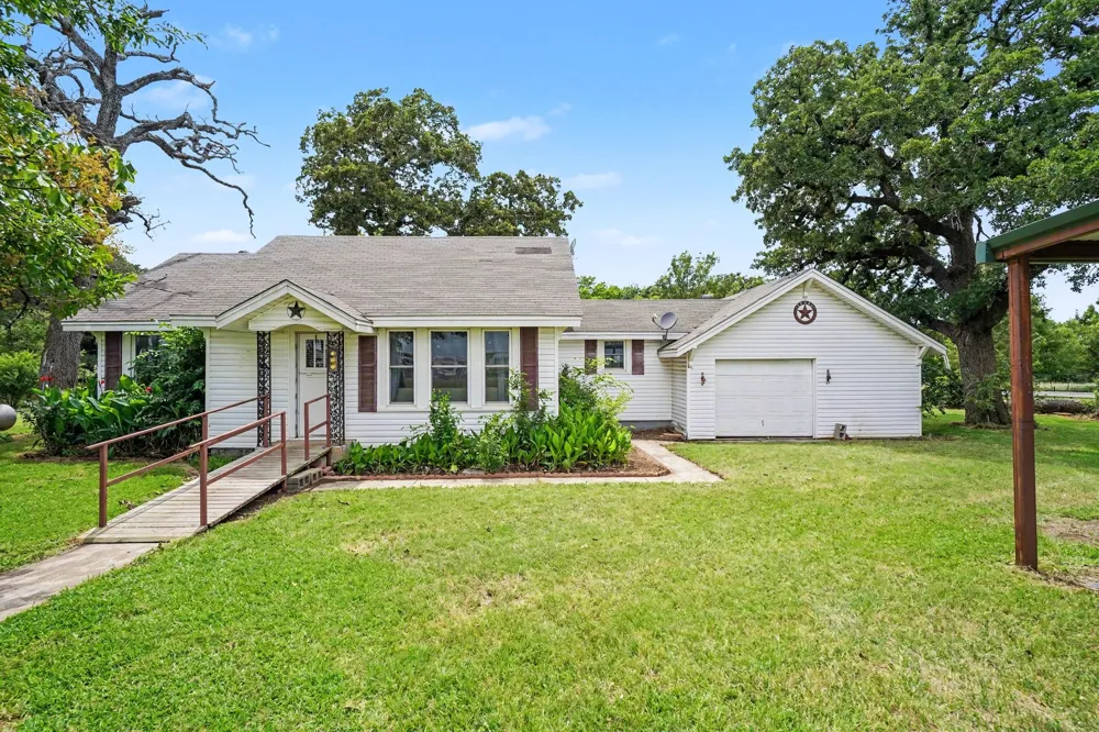 11015 State Highway 171 Covington, TX 76636