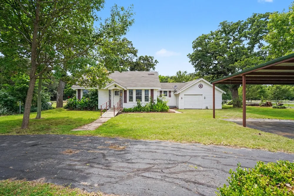 11015 State Highway 171 Covington, TX 76636