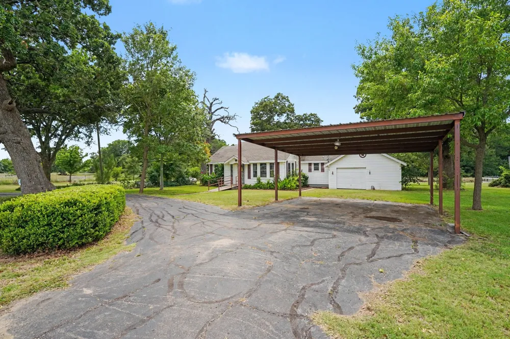 11015 State Highway 171 Covington, TX 76636