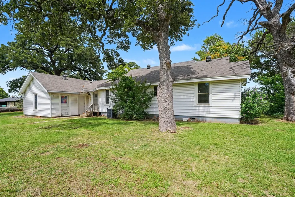 11015 State Highway 171 Covington, TX 76636