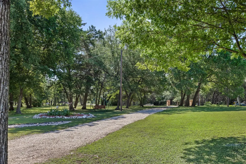 118 Deer Trail Bruceville, TX 76630