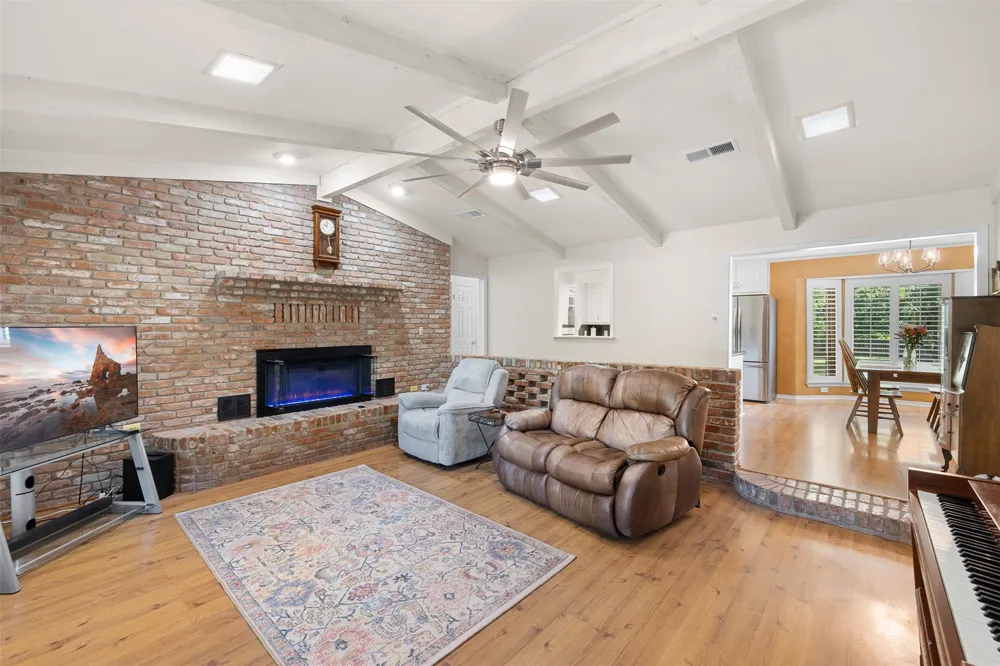 118 Deer Trail Bruceville, TX 76630