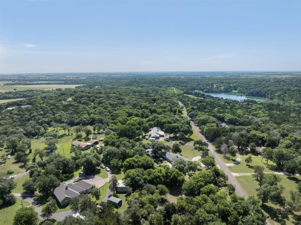 118 Deer Trail Bruceville, TX 76630
