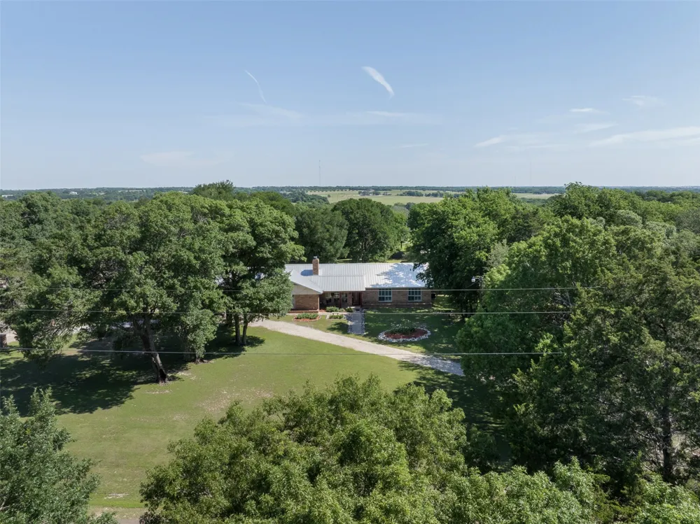 118 Deer Trail Bruceville, TX 76630