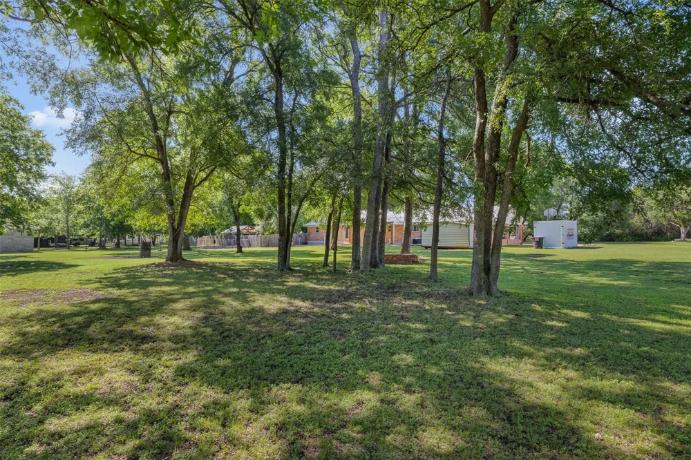 118 Deer Trail Bruceville, TX 76630