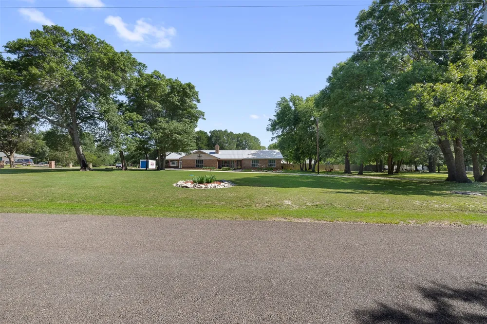118 Deer Trail Bruceville, TX 76630