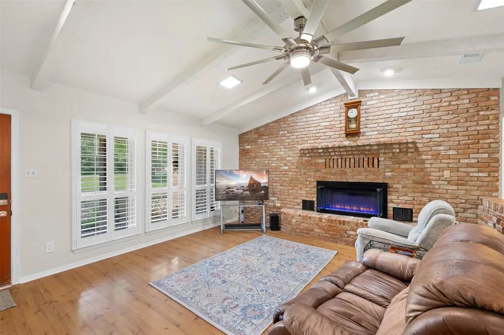 118 Deer Trail Bruceville, TX 76630
