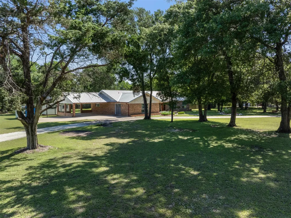 118 Deer Trail Bruceville, TX 76630