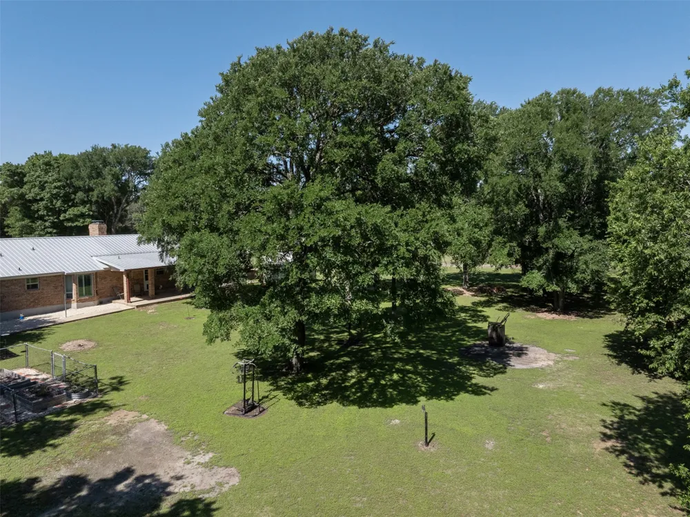 118 Deer Trail Bruceville, TX 76630