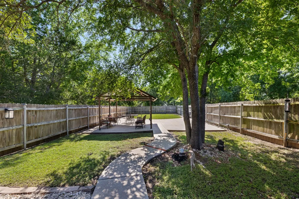 118 Deer Trail Bruceville, TX 76630