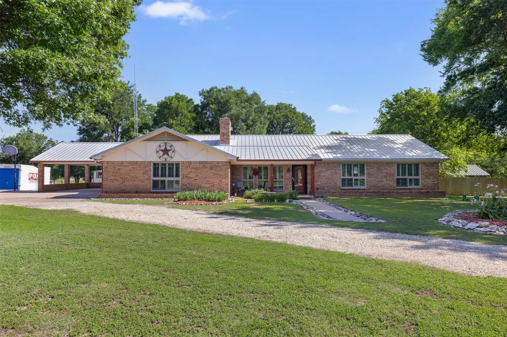 118 Deer Trail Bruceville, TX 76630