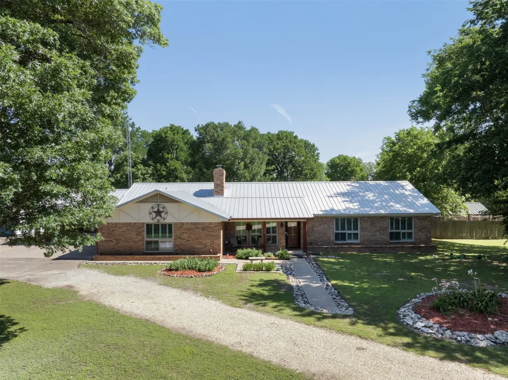 118 Deer Trail Bruceville, TX 76630