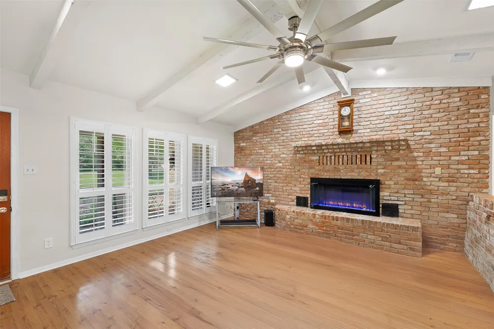 118 Deer Trail Bruceville, TX 76630