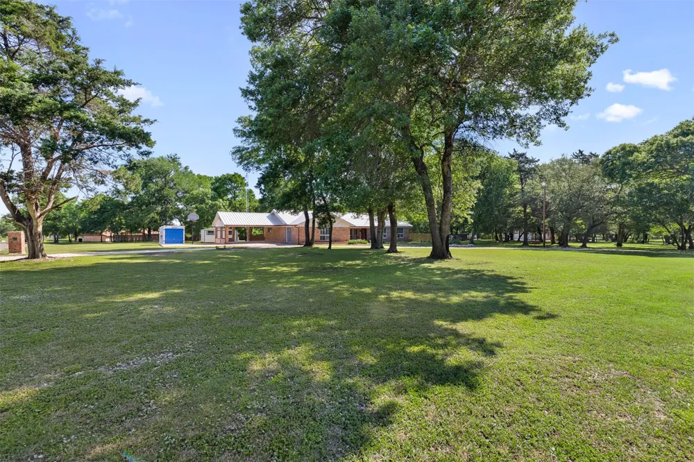 118 Deer Trail Bruceville, TX 76630