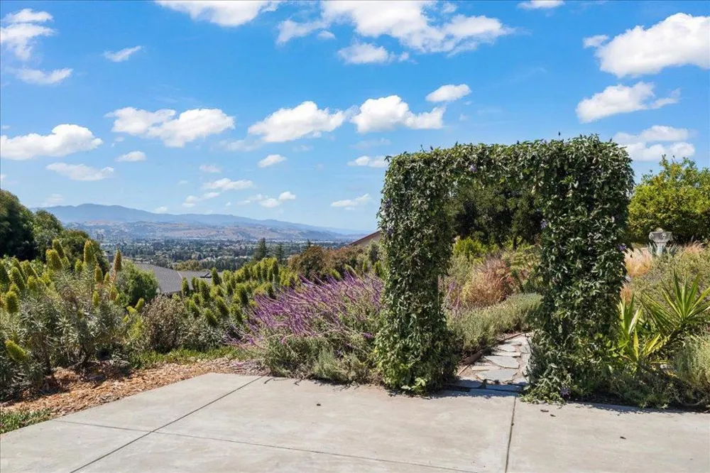 16580 Rustling Oak Court Morgan Hill, CA 95037