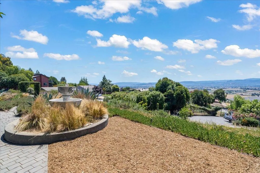 16580 Rustling Oak Court Morgan Hill, CA 95037