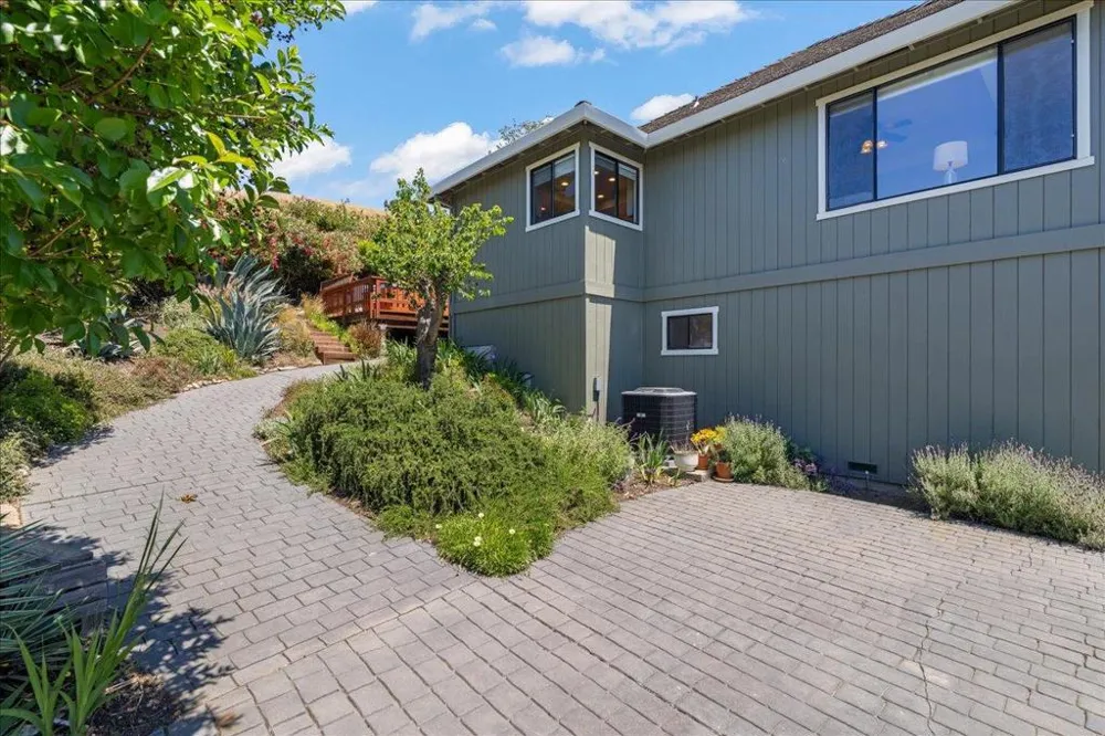 16580 Rustling Oak Court Morgan Hill, CA 95037