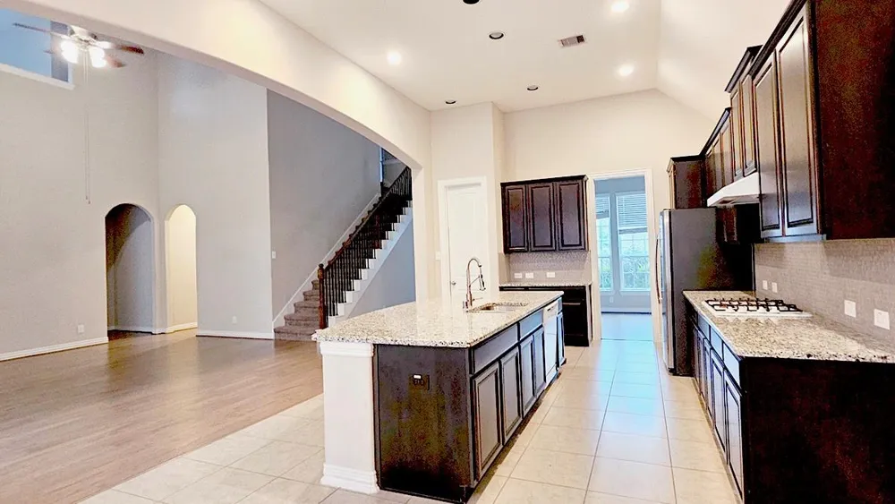 104 Forest Bend Court Clute, TX 77531