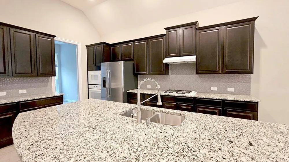 104 Forest Bend Court Clute, TX 77531