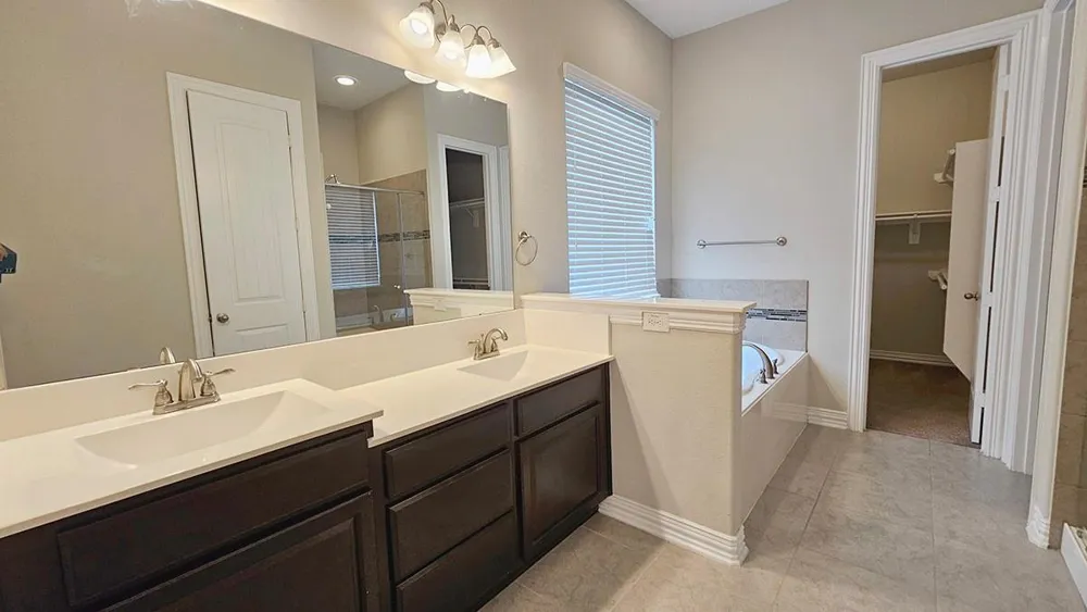 104 Forest Bend Court Clute, TX 77531