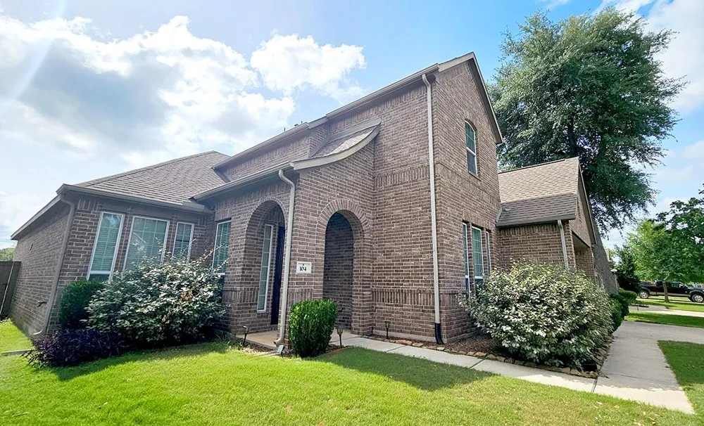 104 Forest Bend Court Clute, TX 77531