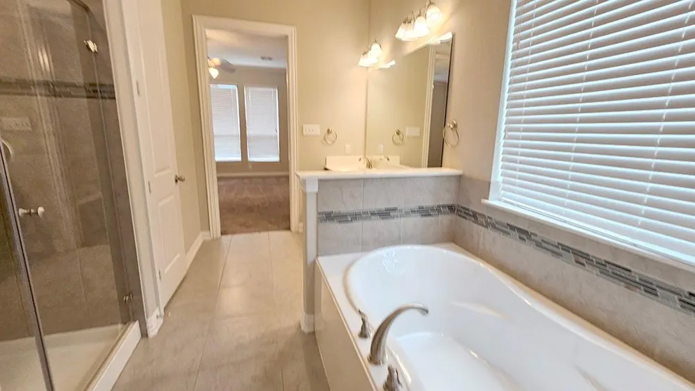 104 Forest Bend Court Clute, TX 77531