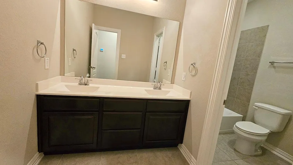 104 Forest Bend Court Clute, TX 77531