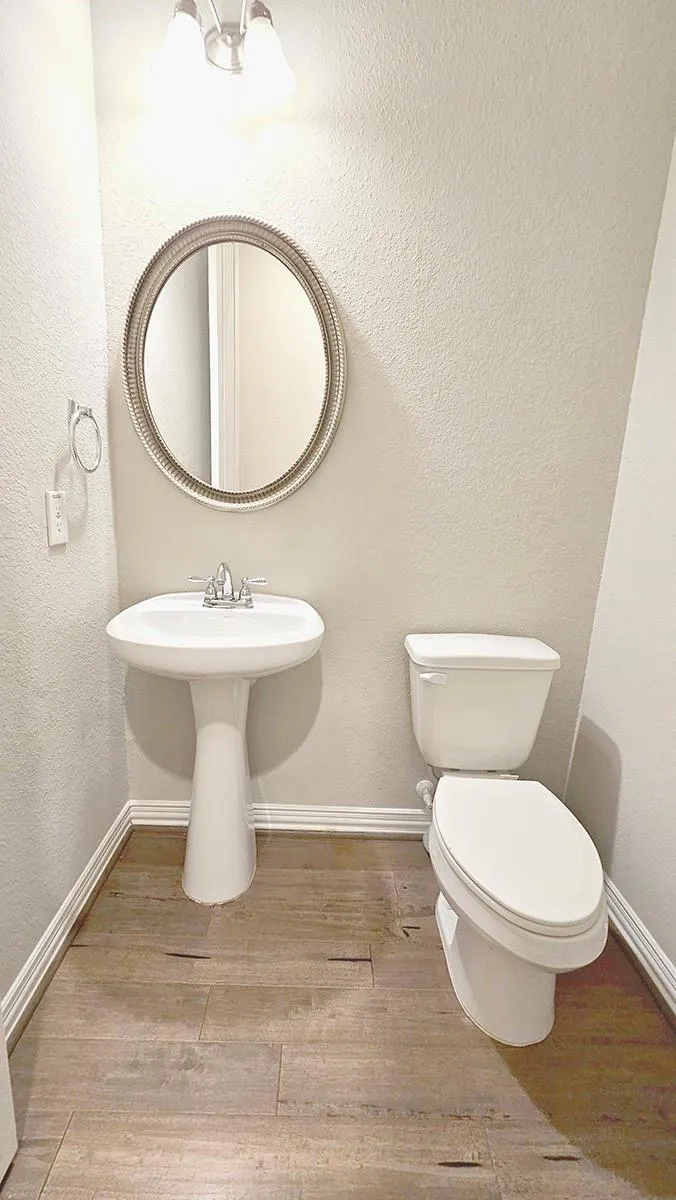104 Forest Bend Court Clute, TX 77531