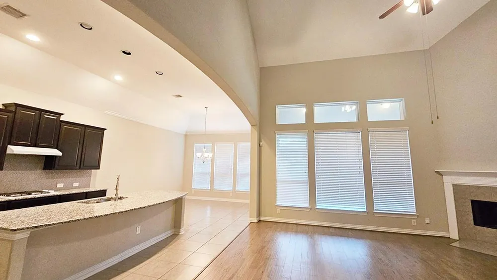 104 Forest Bend Court Clute, TX 77531