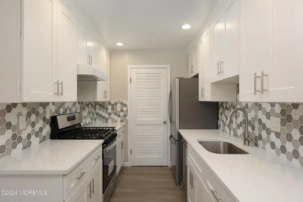 2 Elizabeth Court Tinton Falls, NJ 07724