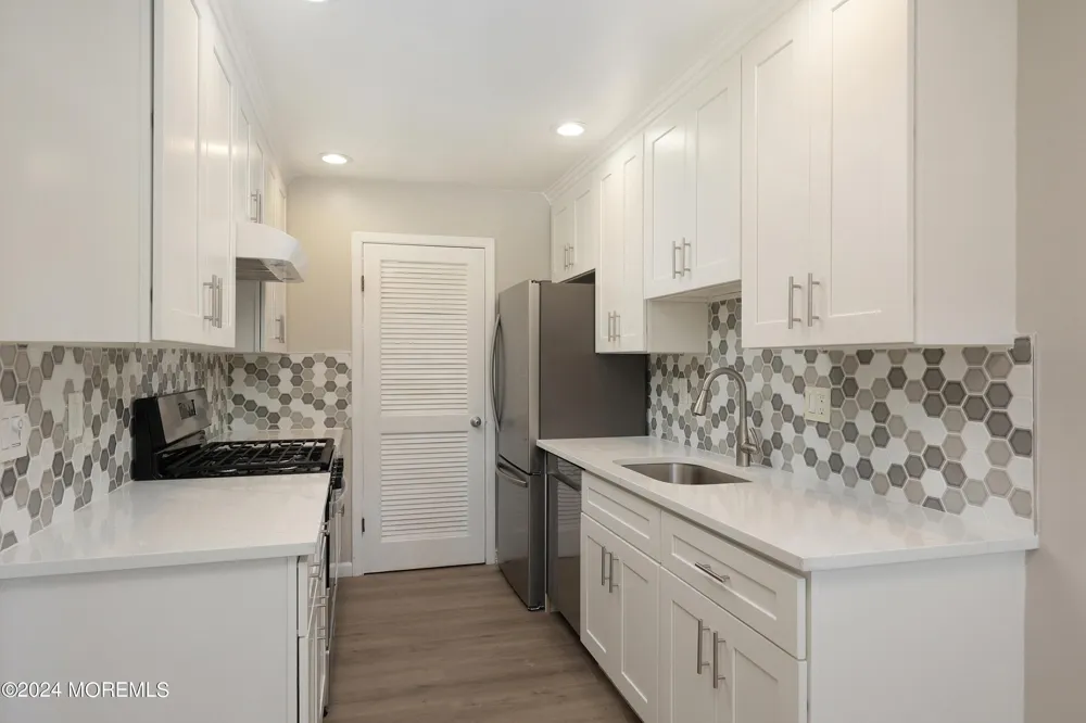 2 Elizabeth Court Tinton Falls, NJ 07724