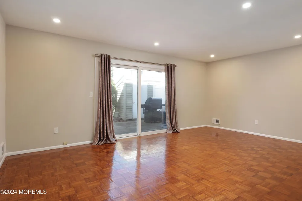 2 Elizabeth Court Tinton Falls, NJ 07724